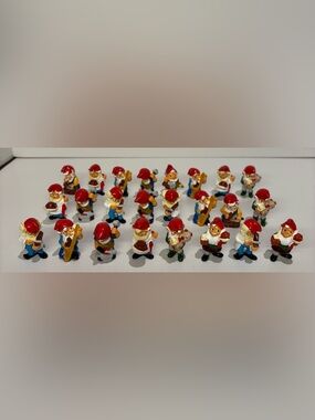 KINDER SURPRISE GARDEN DWARFS AT WORK Lot  Of 24 - GNOMES Vintage 1992 FIGURES